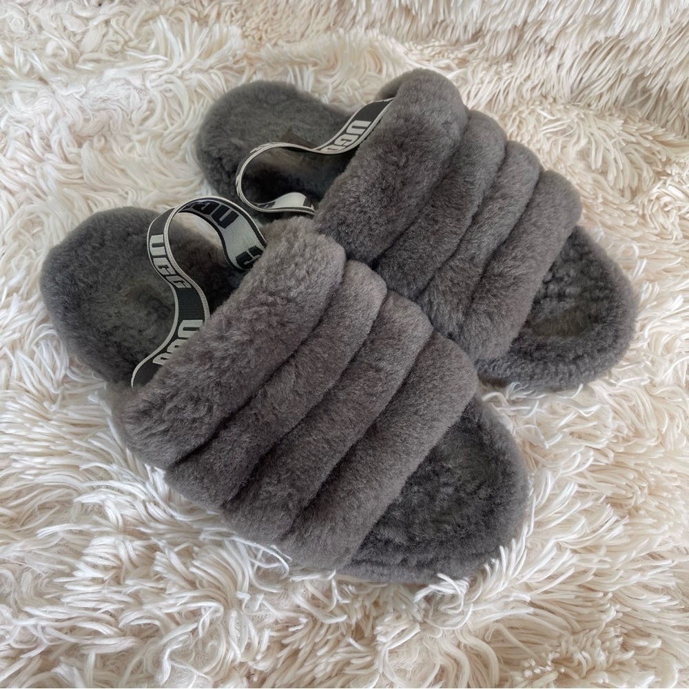 UGG Fluff Yeah Slide on Charcoal Grey Sheepskin Fur Sandals open toe Size 4